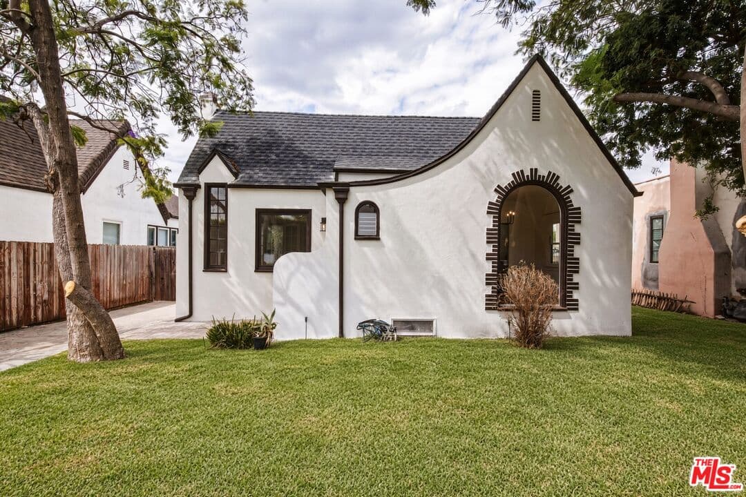 2BR House in Los Angeles — $5,975/mo