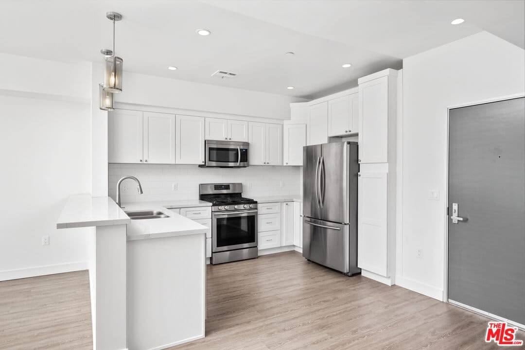 1 bd, 1 ba Apartment in Studio City, CA — $3,395/mo — photo 2