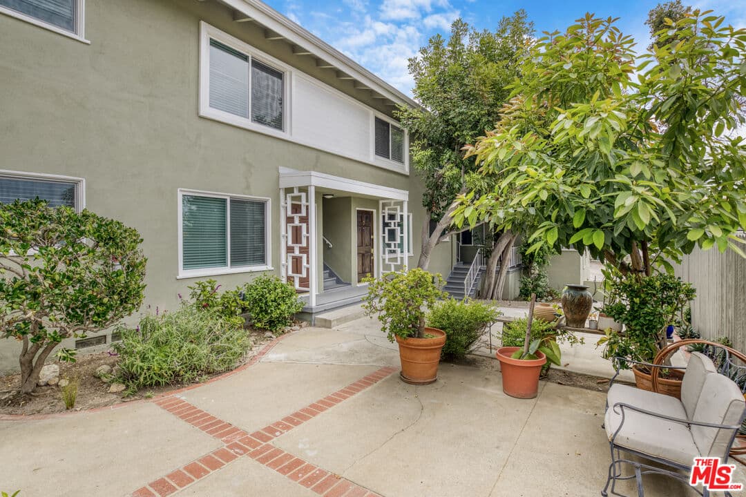 2 bd, 1 ba Apartment in Pacific Palisades, CA — $3,400/mo — photo 2