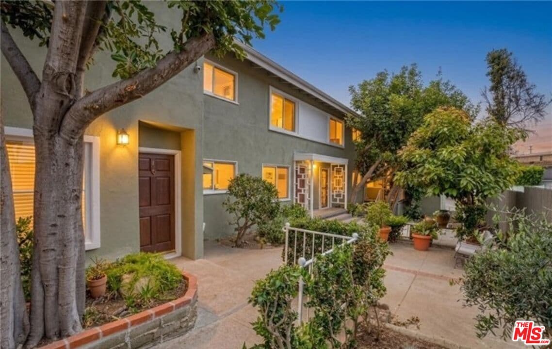 2 bd, 1 ba Apartment in Pacific Palisades, CA — $3,400/mo — photo 1
