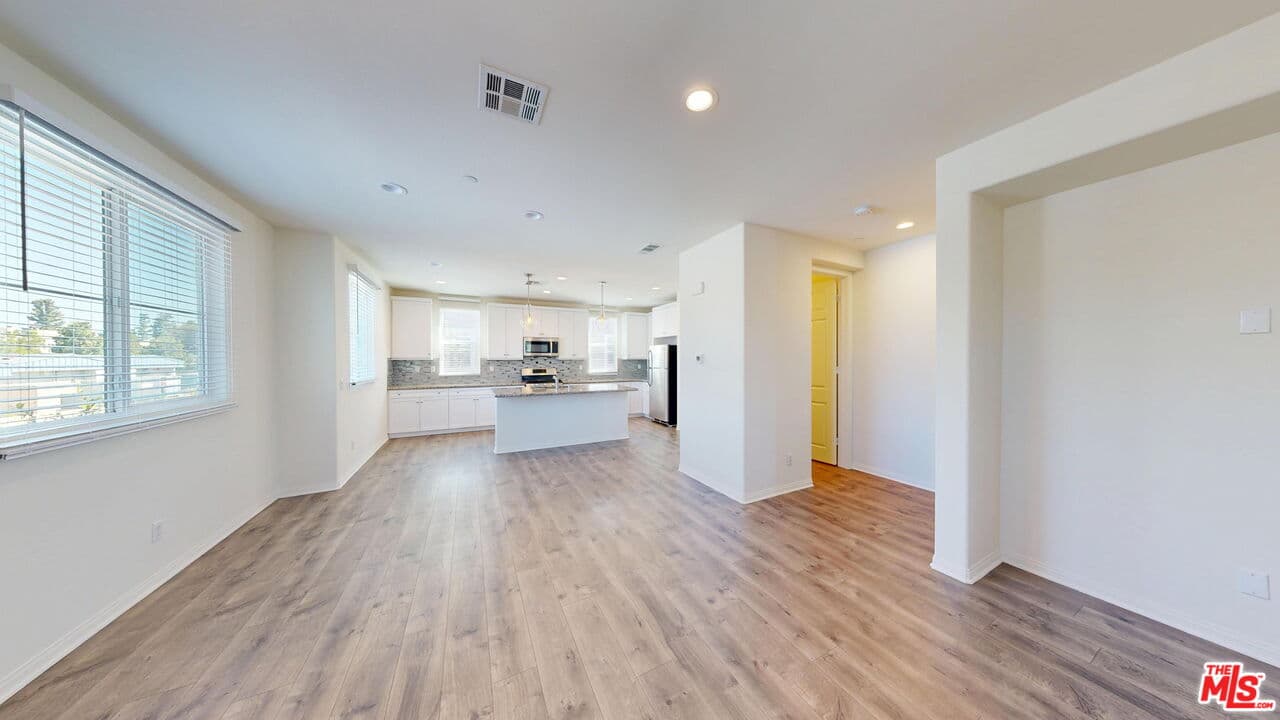 3BR Townhouse in Panorama City — $3,500/mo