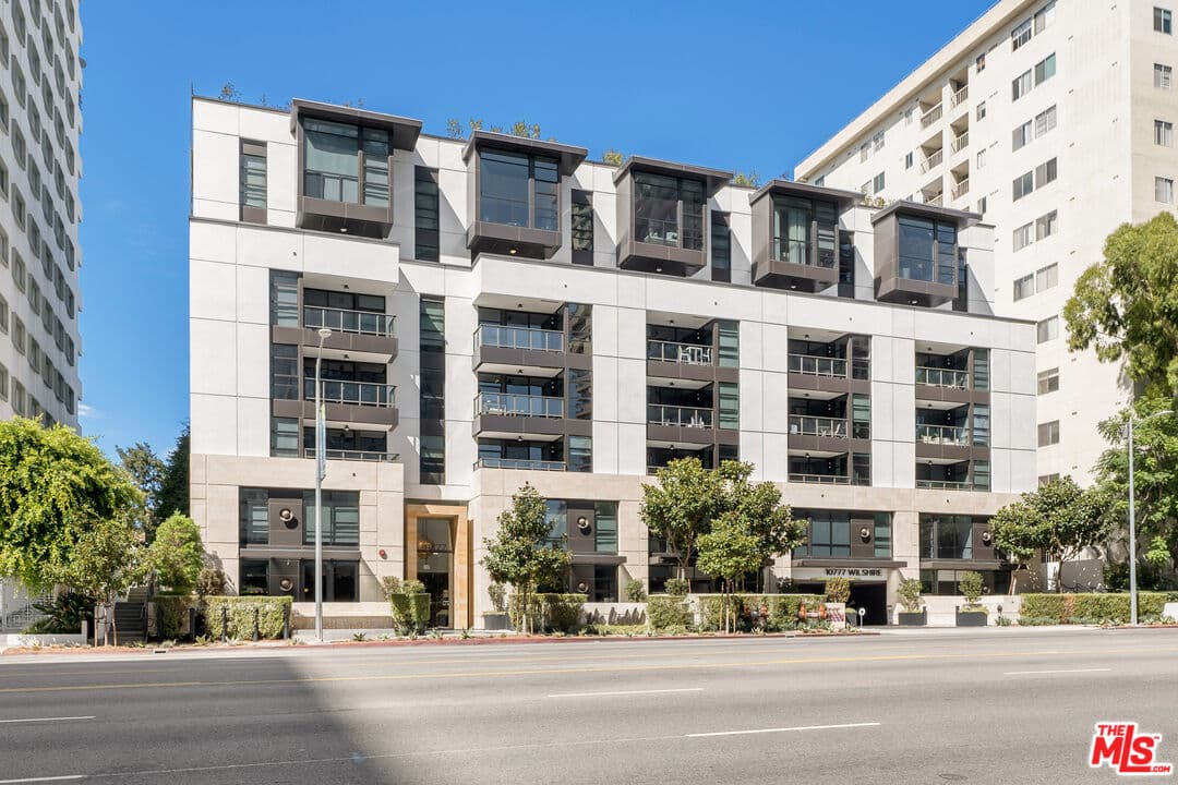 2 bd, 3 ba Condo in Los Angeles, CA — $8,000/mo — photo 2