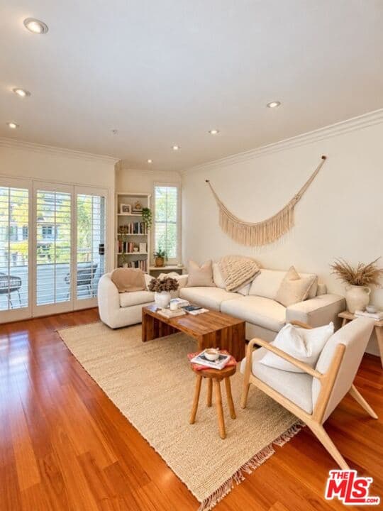 2 bd, 3 ba Condo in Beverly Hills, CA — $5,700/mo — photo 2