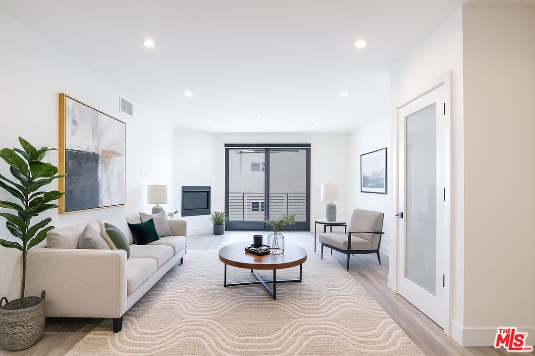 3 bd, 3 ba Condo in Los Angeles, CA — $5,250/mo — photo 1