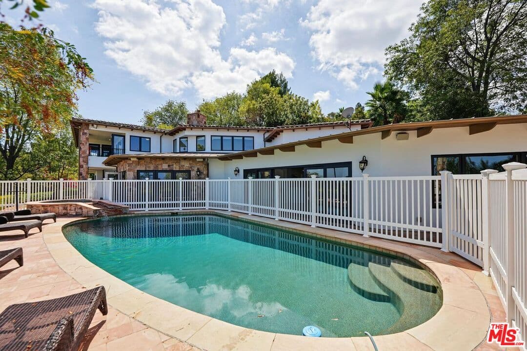 5 bd, 5 ba House in Encino, CA — $39,995/mo — photo 2