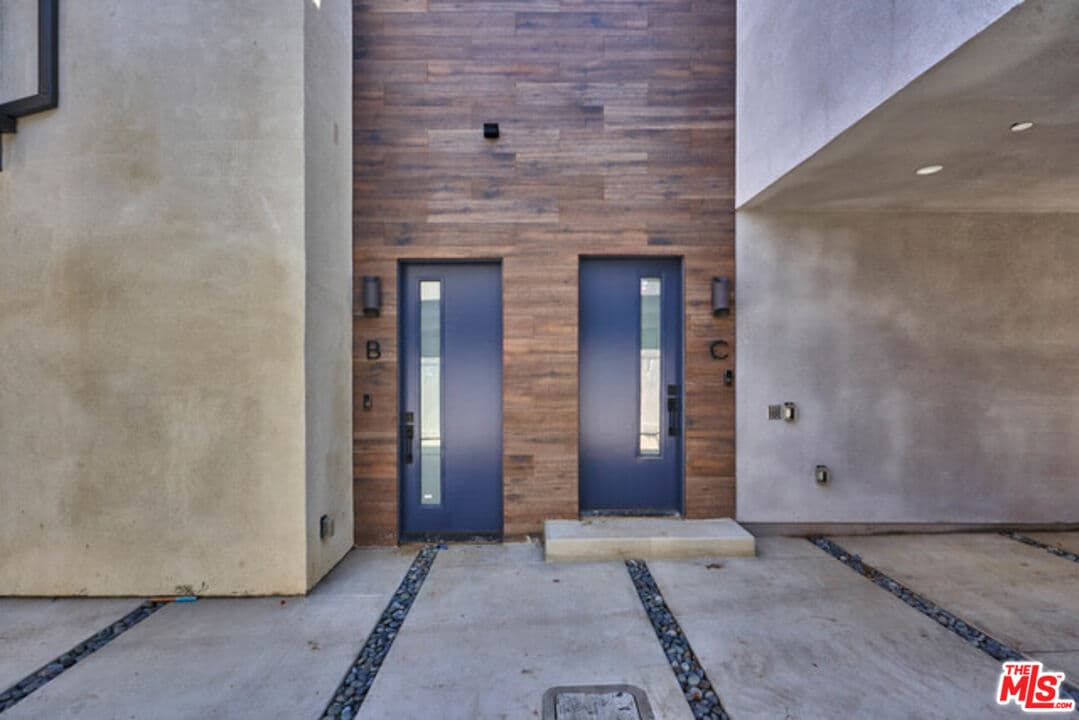 3BR Townhouse in Valley Glen — $3,750/mo