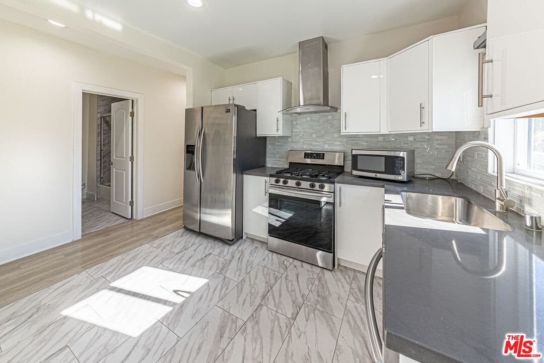 2 bd, 1 ba Townhouse in Los Angeles, CA — $2,790/mo — photo 1