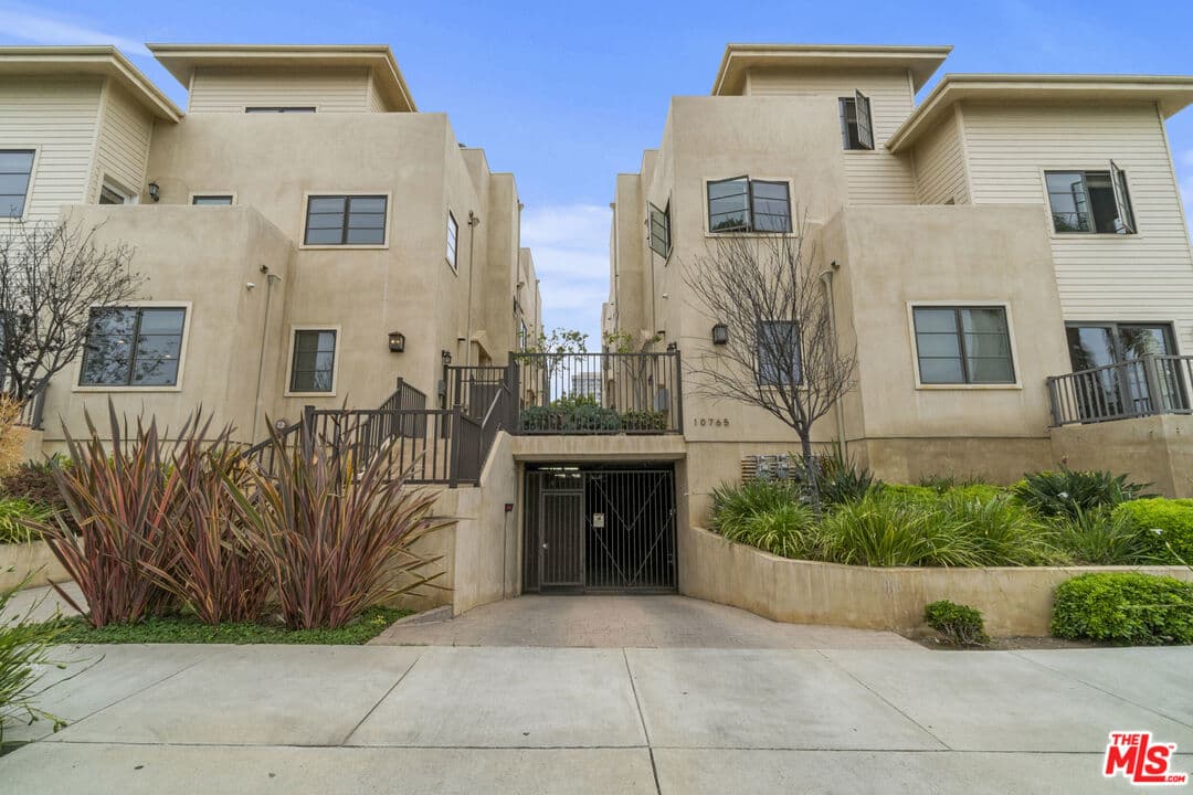 3 bd, 4 ba Townhouse in Los Angeles, CA — $5,950/mo — photo 1
