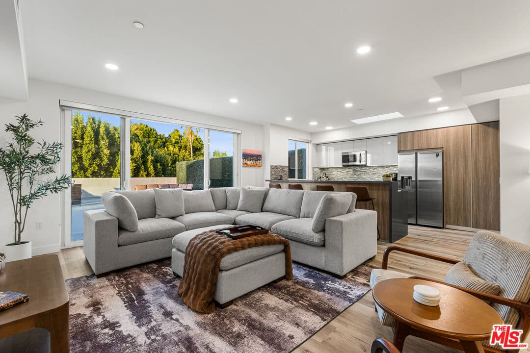 3 bd, 3 ba House in Sherman Oaks, CA — $8,000/mo — photo 1
