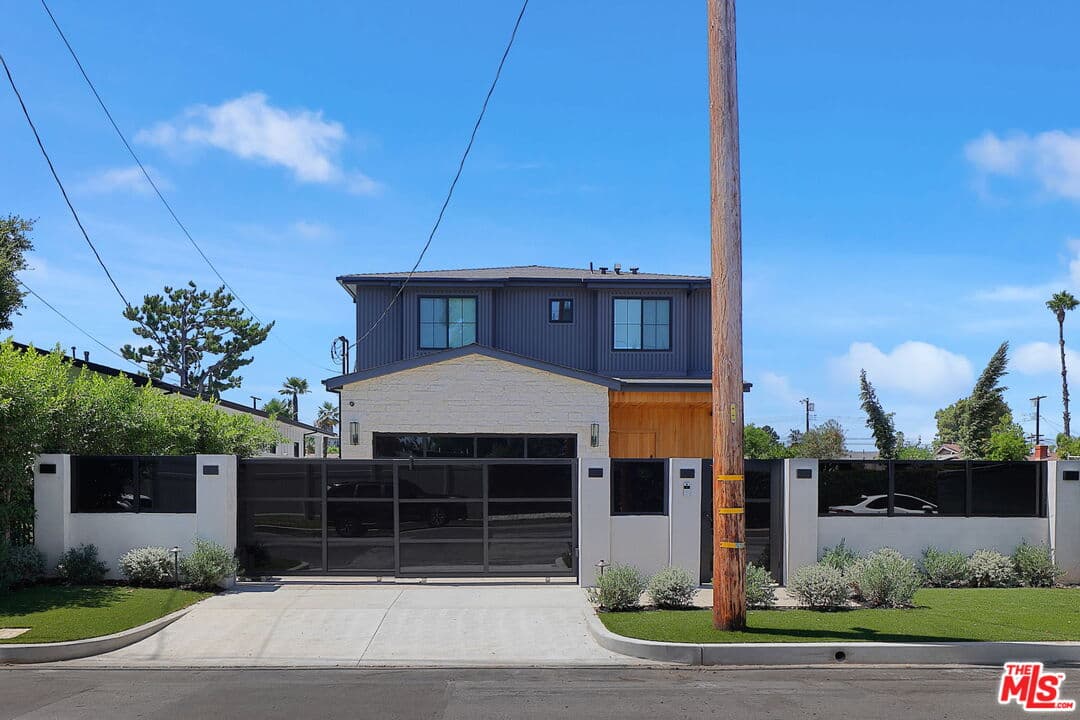5 bd, 6 ba House in Valley Village, CA — $9,990/mo — photo 2
