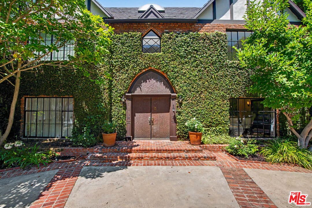 3 bd, 4 ba House in Beverly Hills, CA — $12,000/mo — photo 2