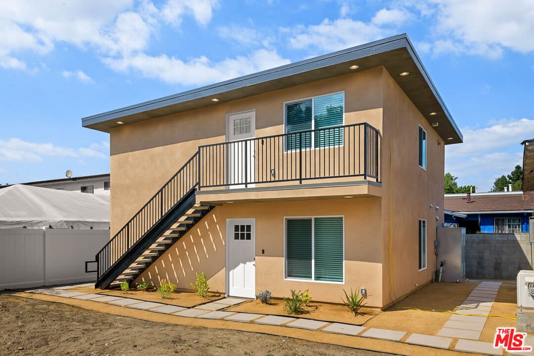2 bd, 2 ba Townhouse in Los Angeles, CA — $2,995/mo — photo 1