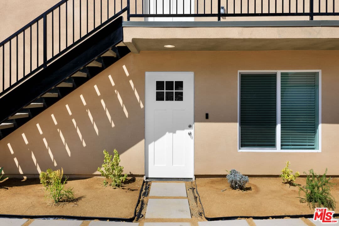 2 bd, 2 ba Townhouse in Los Angeles, CA — $2,995/mo — photo 2