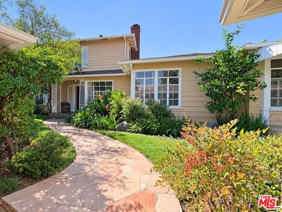 3 bd, 2 ba Townhouse in Los Angeles, CA — $5,400/mo — photo 1