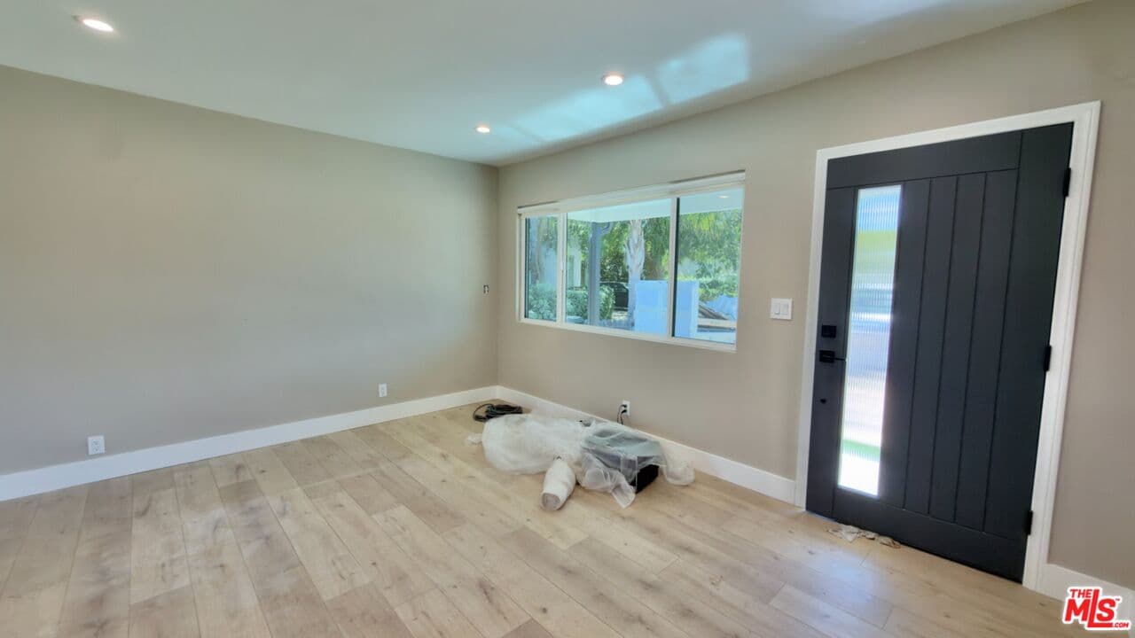 2 bd, 2 ba House in Encino, CA — $3,599/mo — photo 2
