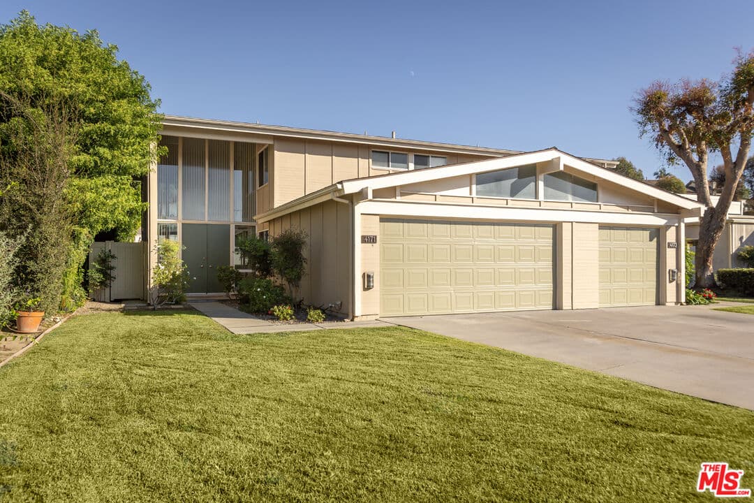 2BR Townhouse in Long Beach — $3,900/mo