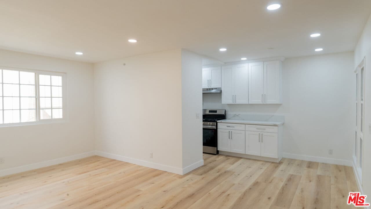 2 bd, 2 ba Condo in Los Angeles, CA — $3,495/mo — photo 2