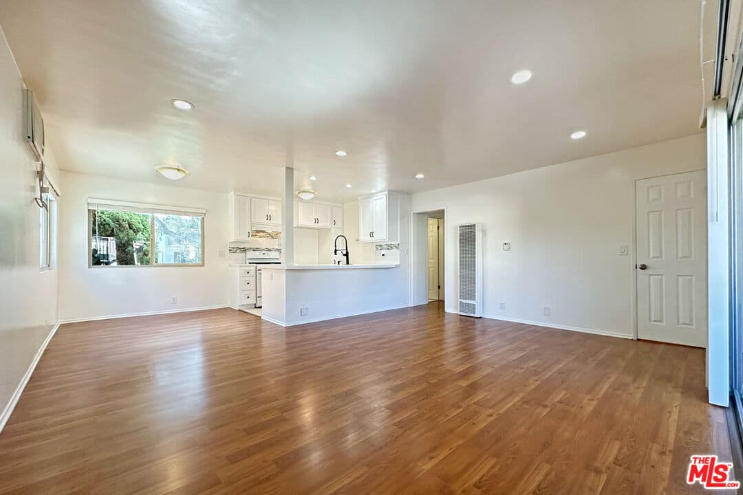 2 bd, 1 ba Apartment in Los Angeles, CA — $2,650/mo — photo 2