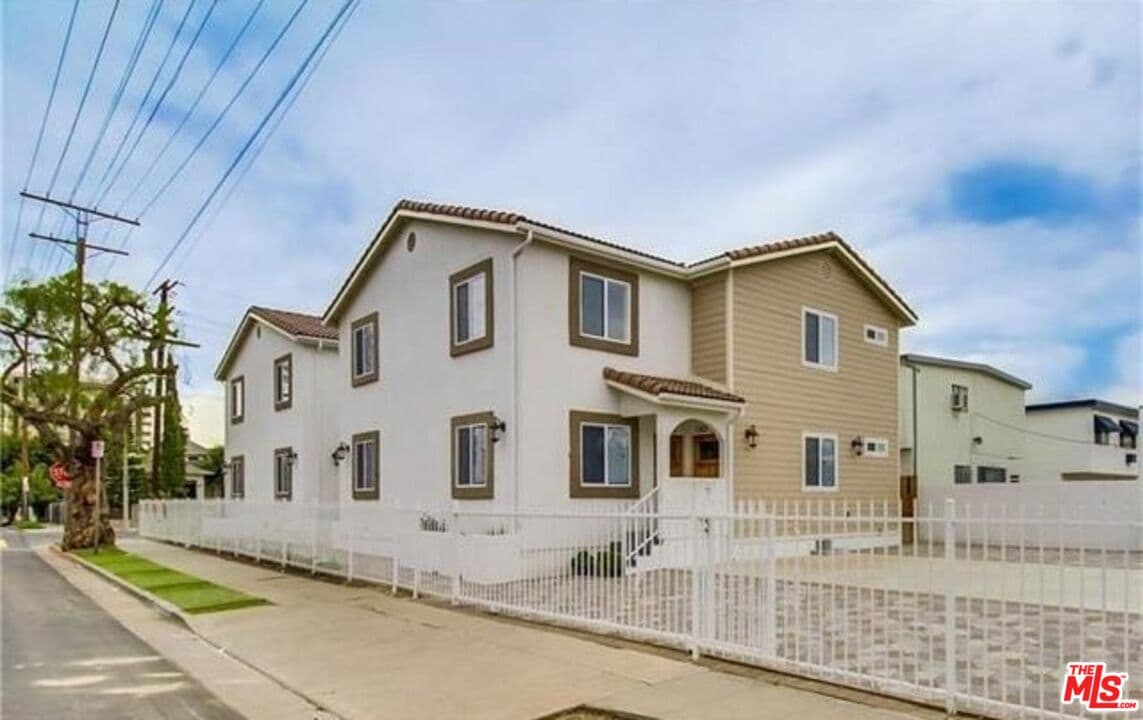 3 bd, 2 ba Apartment in Los Angeles, CA — $3,250/mo — photo 1