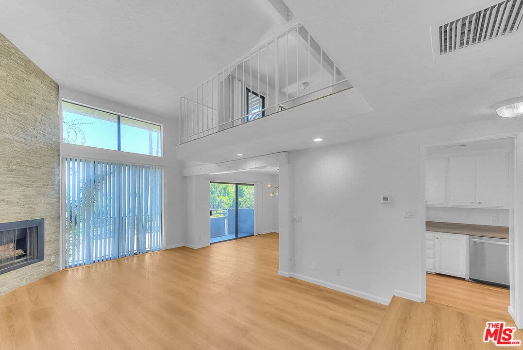 2 bd, 2 ba Condo in Studio City, CA — $3,650/mo — photo 1
