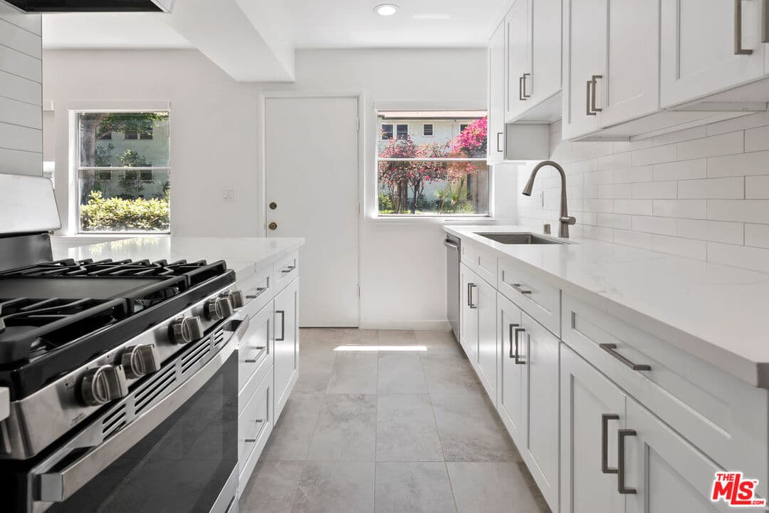 2 bd, 2 ba Condo in Los Angeles, CA — $3,800/mo — photo 1