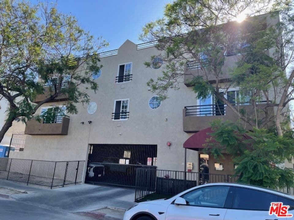 2 bd, 2 ba Apartment in Los Angeles, CA — $2,550/mo — photo 1