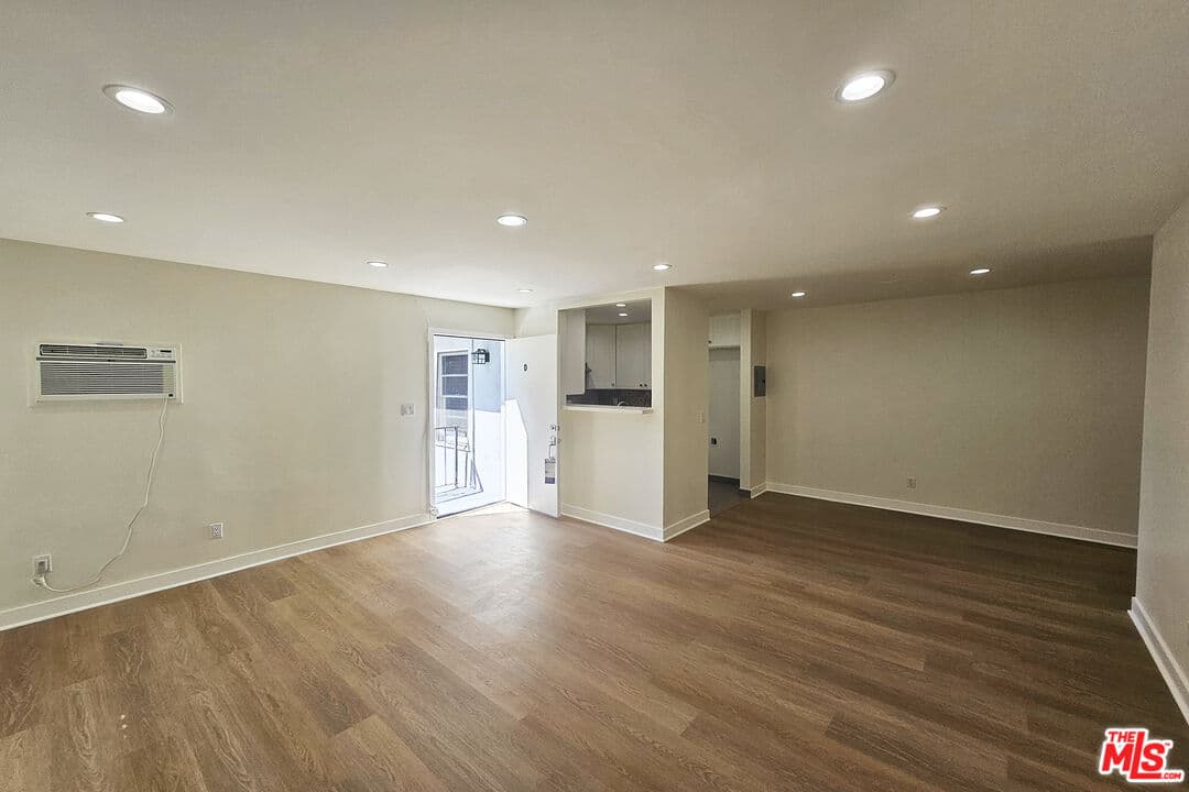 2 bd, 1 ba Townhouse in Burbank, CA — $2,800/mo — photo 2