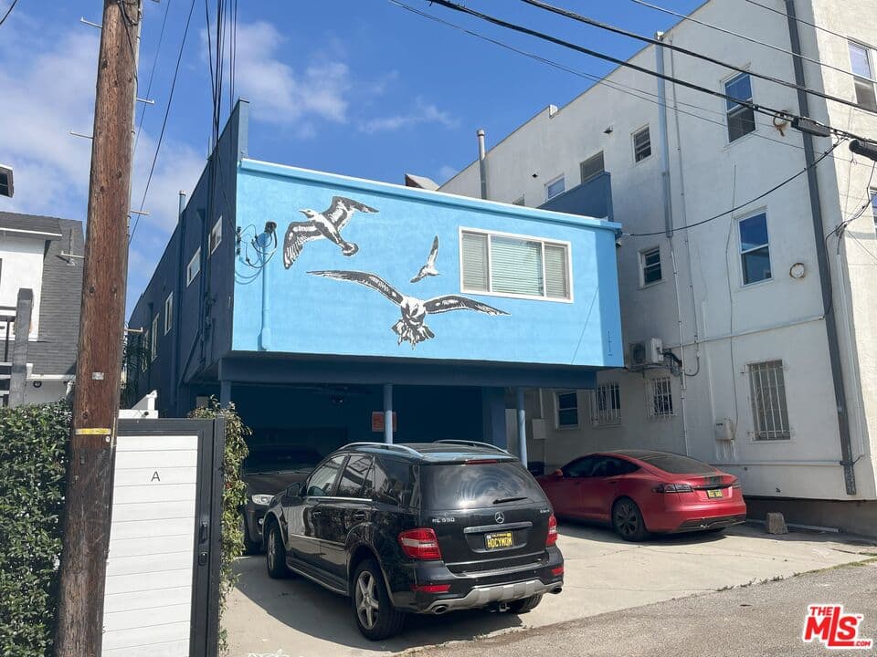 3 bd, 2 ba Apartment in Venice, CA — $4,995/mo — photo 2