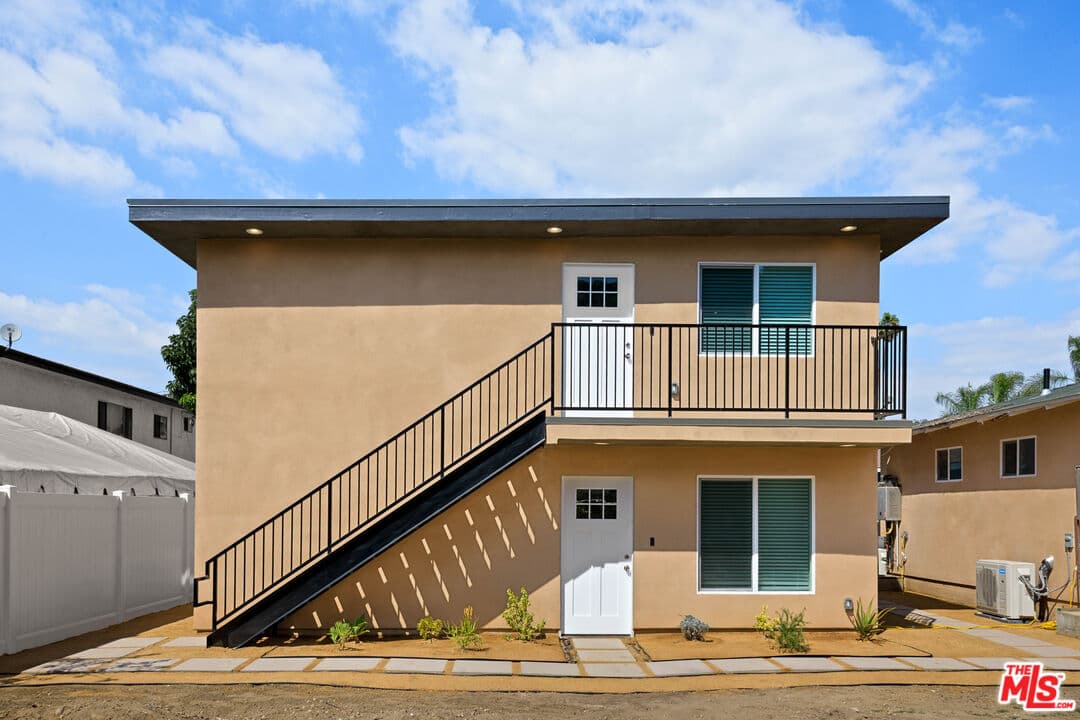 2 bd, 2 ba Townhouse in Los Angeles, CA — $2,995/mo — photo 1