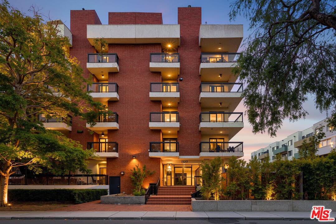 2 bd, 3 ba Condo in Santa Monica, CA — $8,495/mo — photo 2