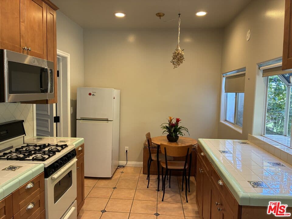 1 bd, 1 ba House in Beverly Hills, CA — $3,500/mo — photo 2