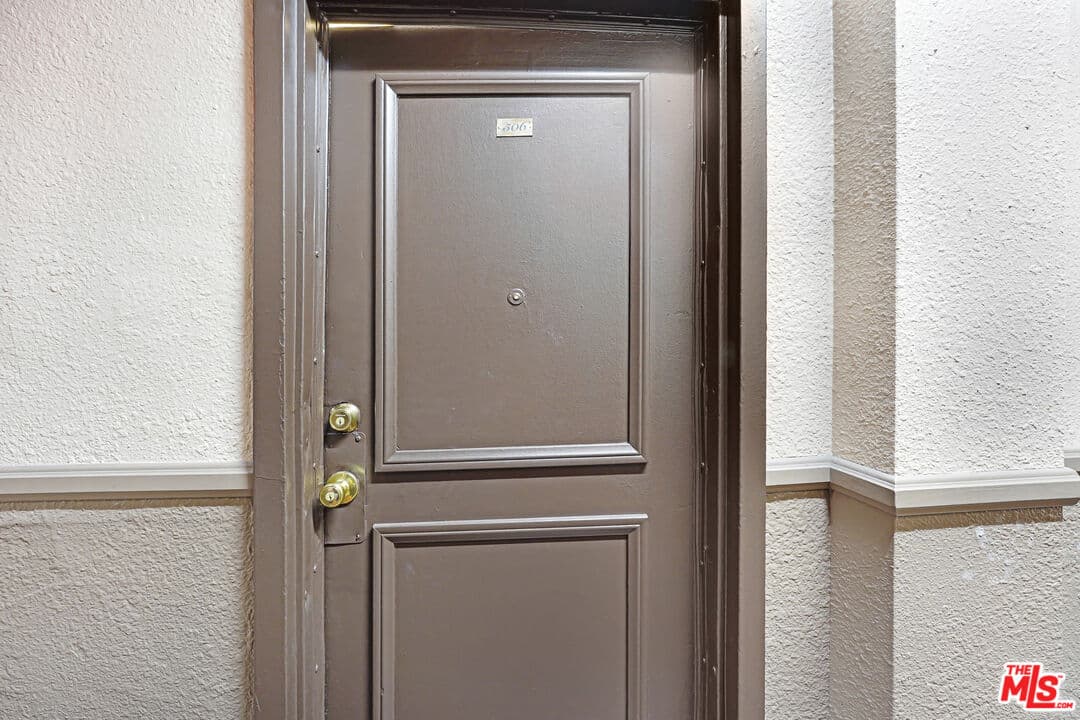 Studio, 1 ba Apartment in Los Angeles, CA — $1,450/mo — photo 2