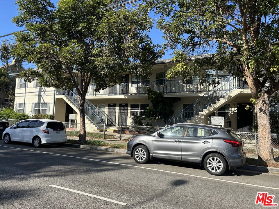 2 bd, 1 ba Apartment in Los Angeles, CA — $2,285/mo — photo 1