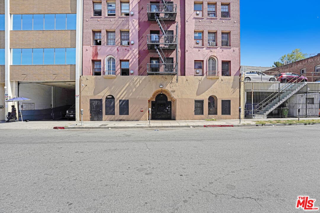 Studio, 1 ba Apartment in Los Angeles, CA — $1,575/mo — photo 1