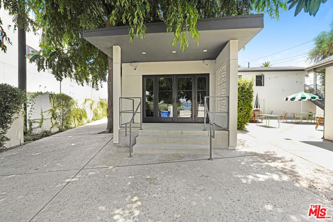 Studio, 1 ba House in Los Angeles, CA — $4,250/mo — photo 1