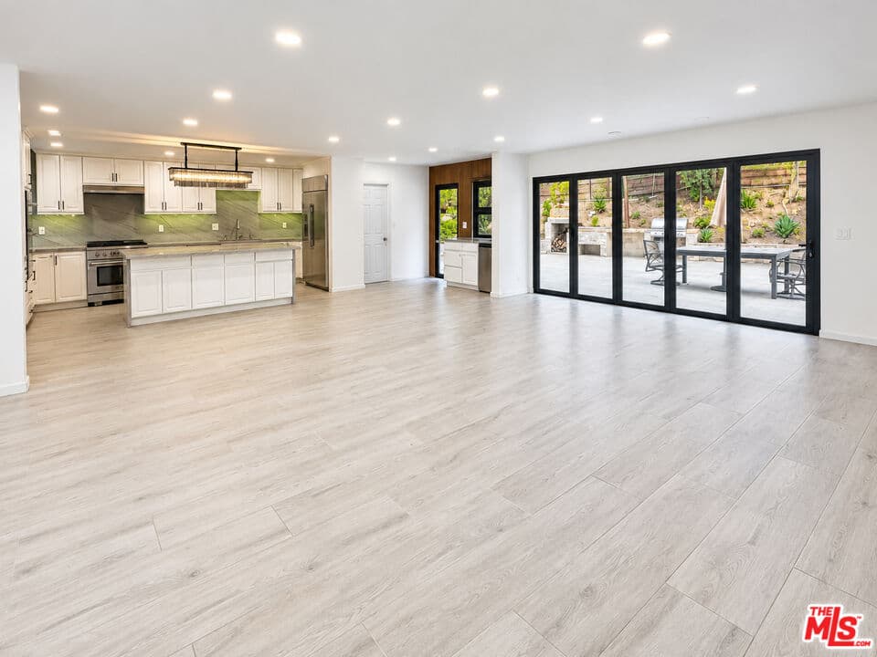 5 bd, 4 ba House in Woodland Hills, CA — $6,800/mo — photo 2
