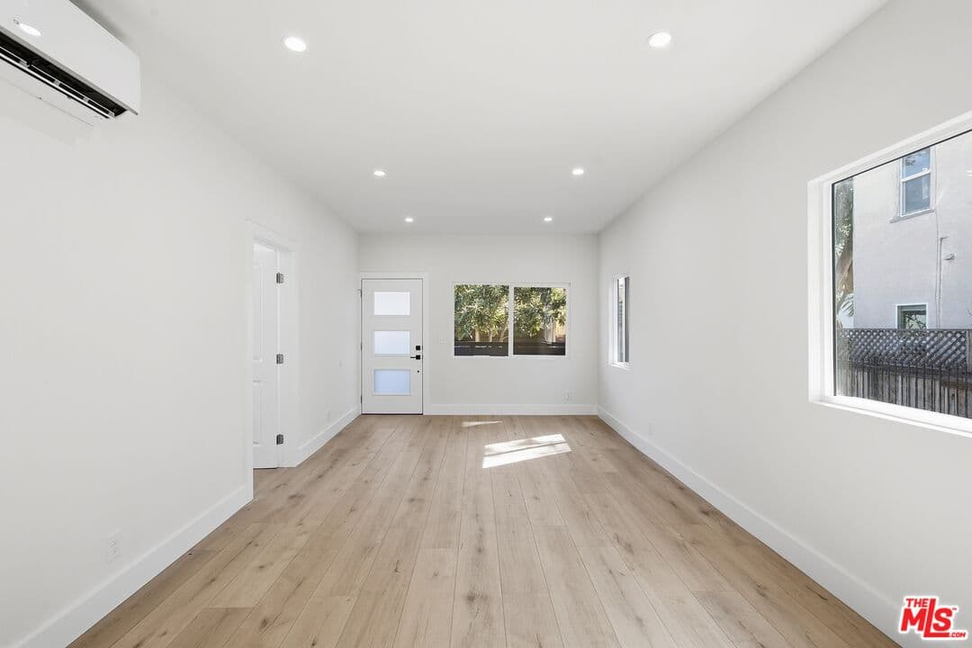2 bd, 1 ba Townhouse in Los Angeles, CA — $2,995/mo — photo 2