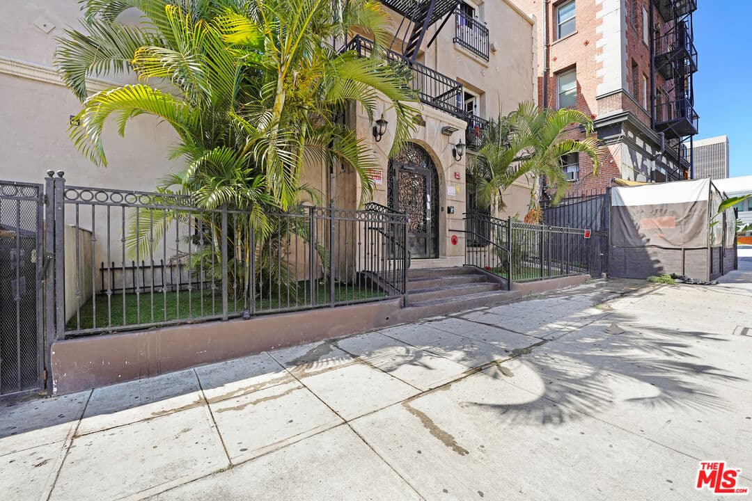 Studio Apartment in Los Angeles — $1,550/mo