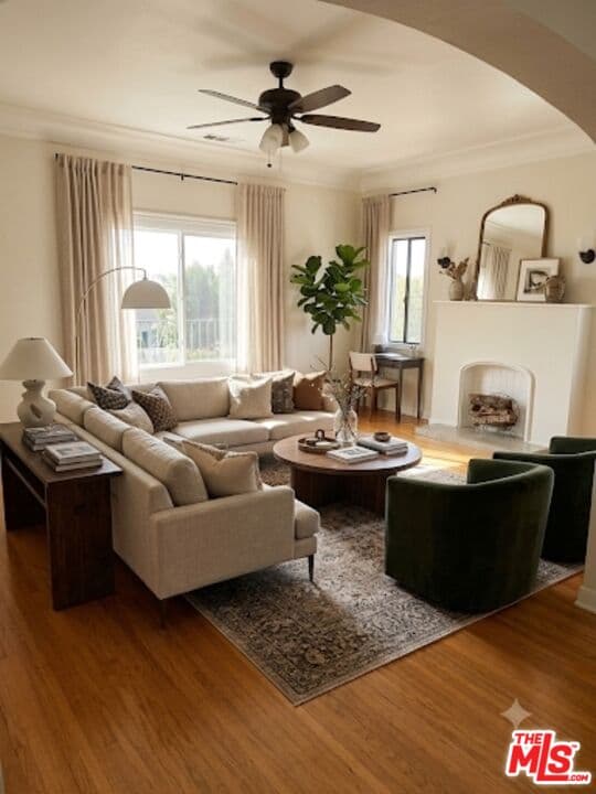 3 bd, 2 ba Townhouse in Los Angeles, CA — $4,500/mo — photo 2