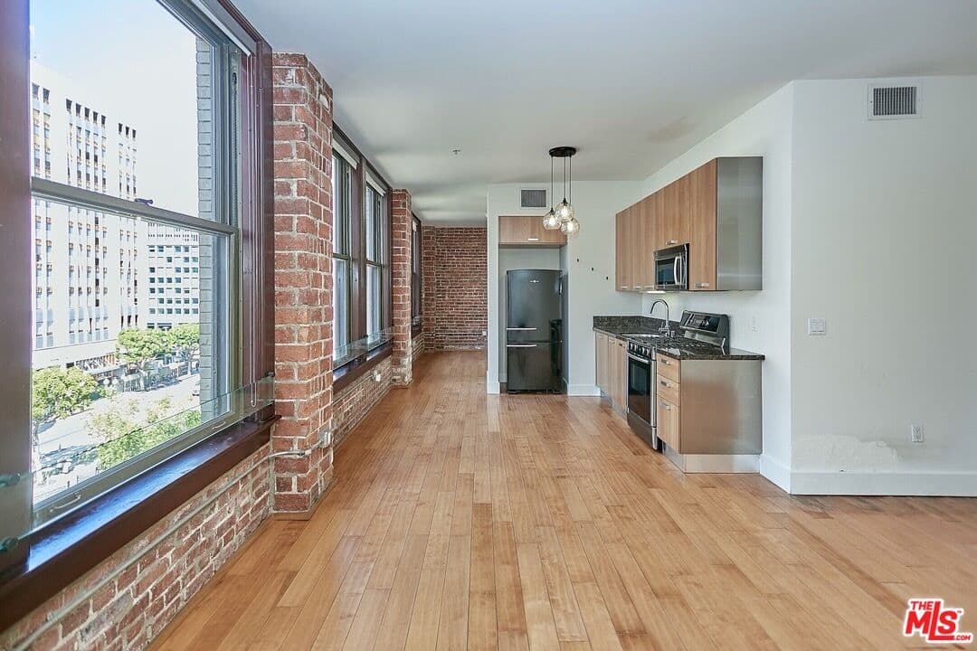 1 bd, 1 ba Condo in Los Angeles, CA — $2,200/mo — photo 2