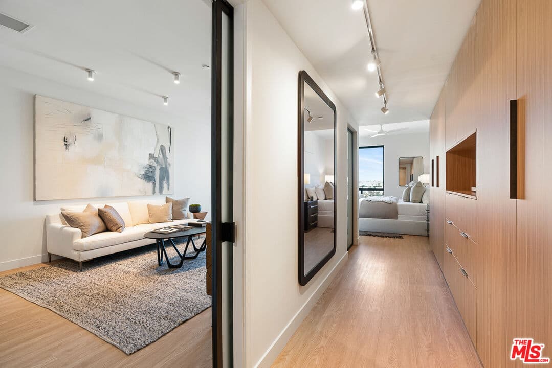 1 bd, 1 ba Apartment in Los Angeles, CA — $3,995/mo — photo 2