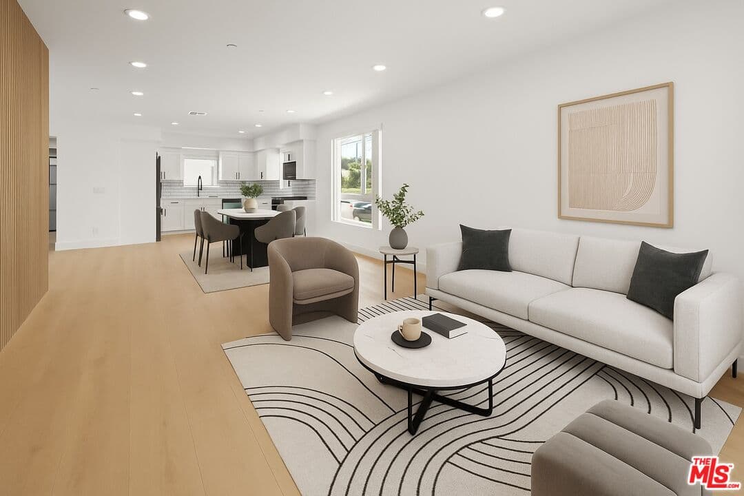 4 bd, 4 ba Townhouse in Los Angeles, CA — $4,216/mo — photo 2