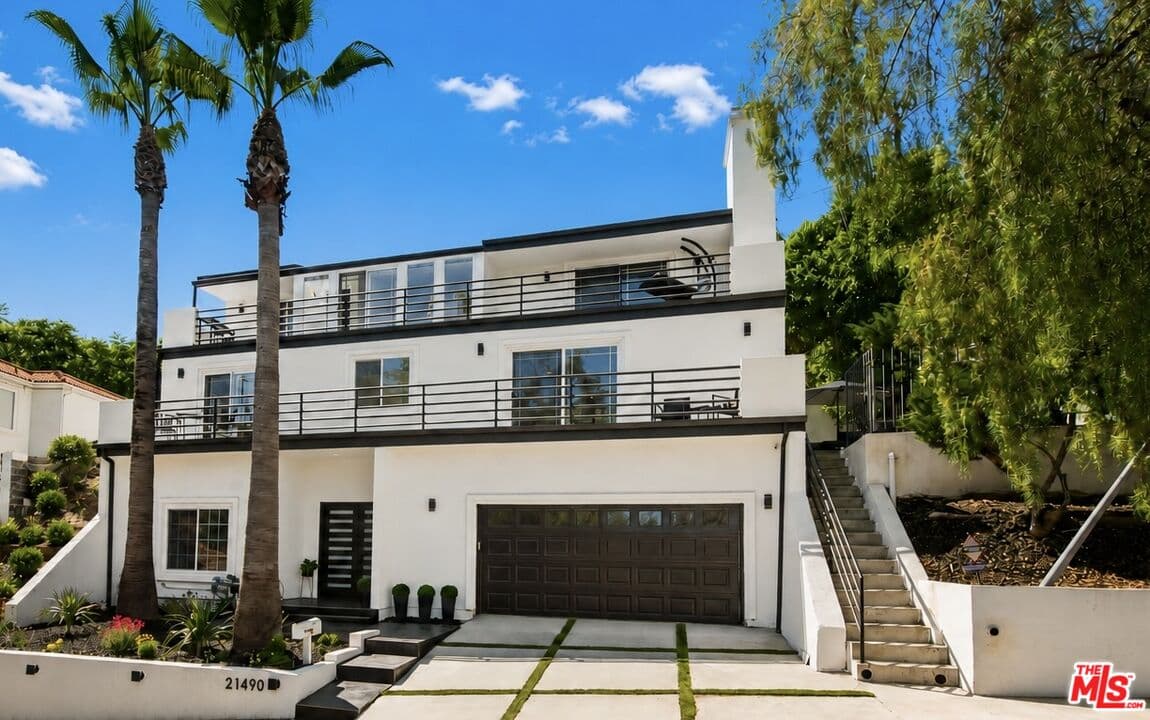 4BR House in Woodland Hills — $10,500/mo