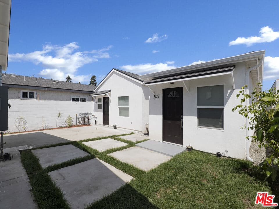 2BR Townhouse in Los Angeles β $2,000/mo