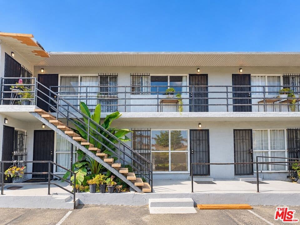 2 bd, 1 ba Condo in Inglewood, CA — $2,300/mo — photo 1