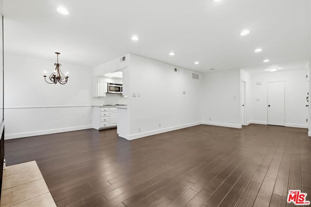 2 bd, 2 ba Condo in Los Angeles, CA — $4,000/mo — photo 2