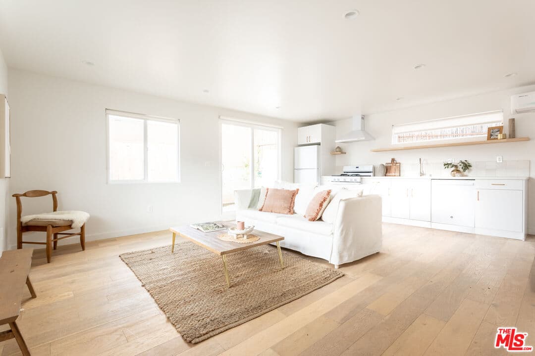 2 bd, 2 ba House in Los Angeles, CA — $3,895/mo — photo 2