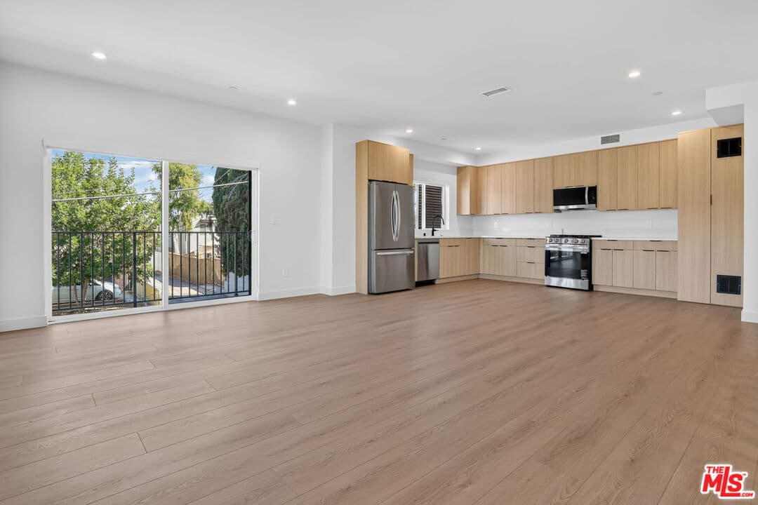 3 bd, 4 ba Townhouse in Los Angeles, CA — $4,125/mo — photo 1