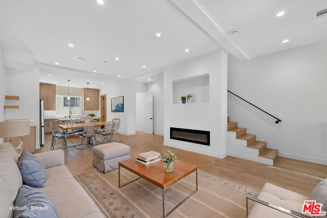 3 bd, 4 ba Townhouse in Los Angeles, CA — $4,583/mo — photo 1