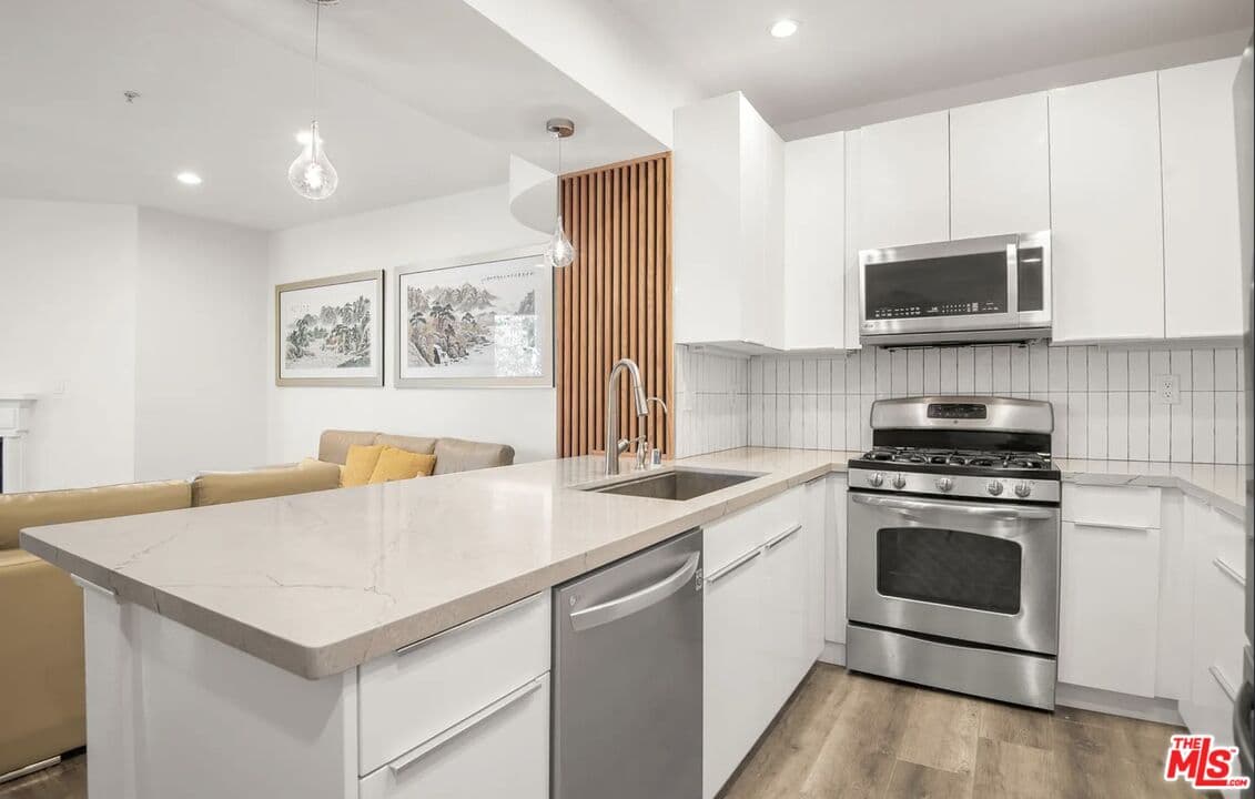 2 bd, 2 ba Condo in Los Angeles, CA — $3,095/mo — photo 1